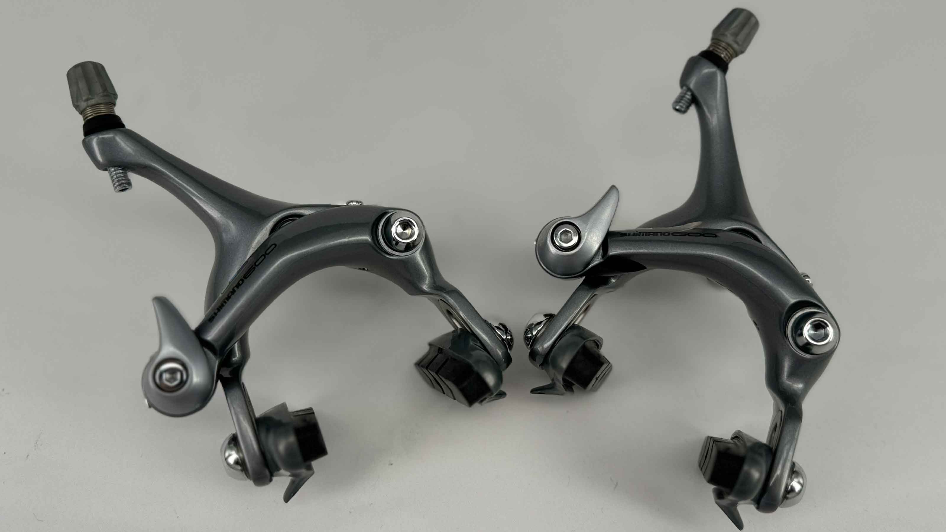 Shimano Bremskörperset Ultegra 600 BR-6403 Shimano Bremskörperset Ultegra 600 BR-6403