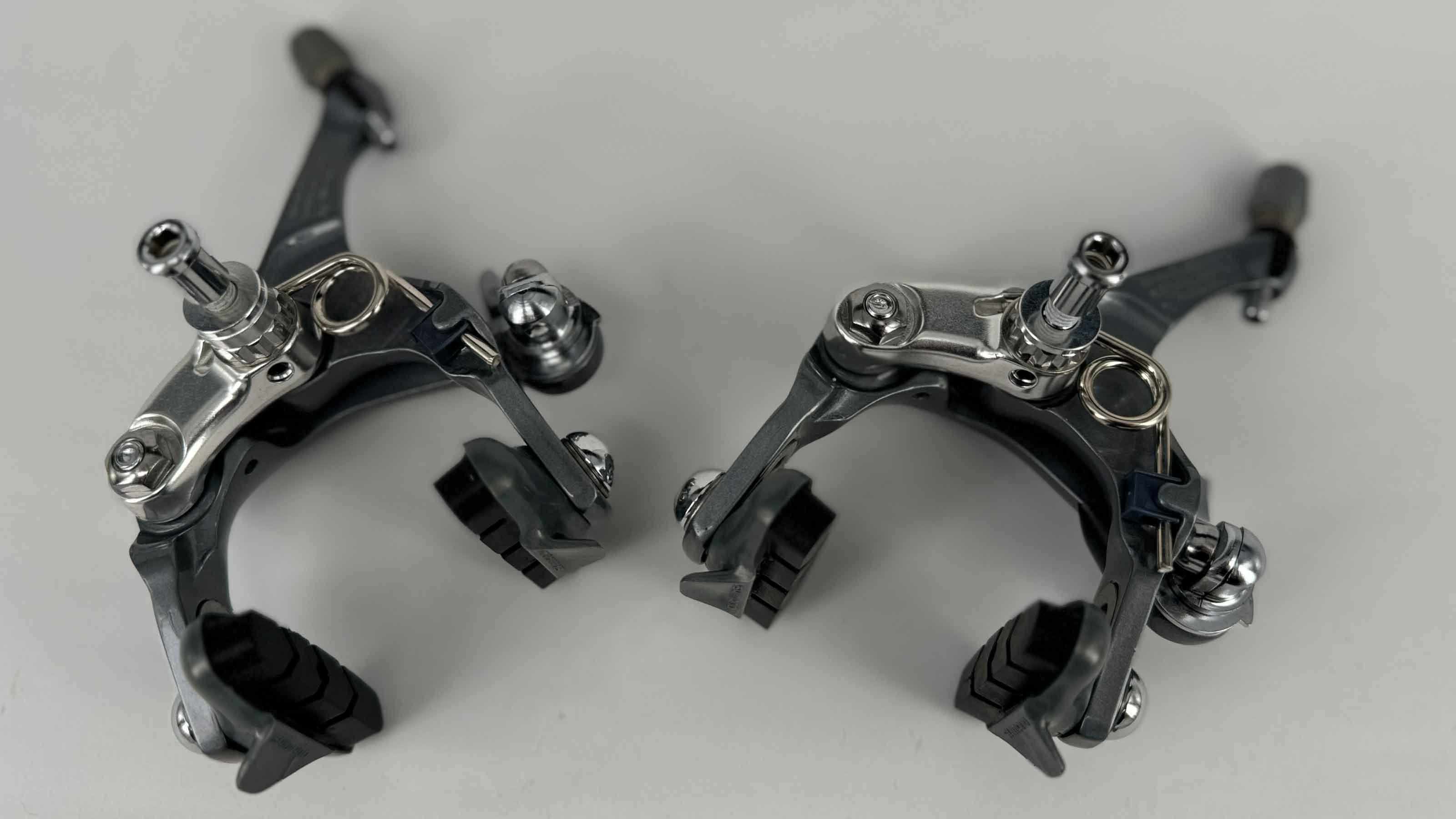 Shimano Bremskörperset Ultegra 600 BR-6403 Shimano Bremskörperset Ultegra 600 BR-6403